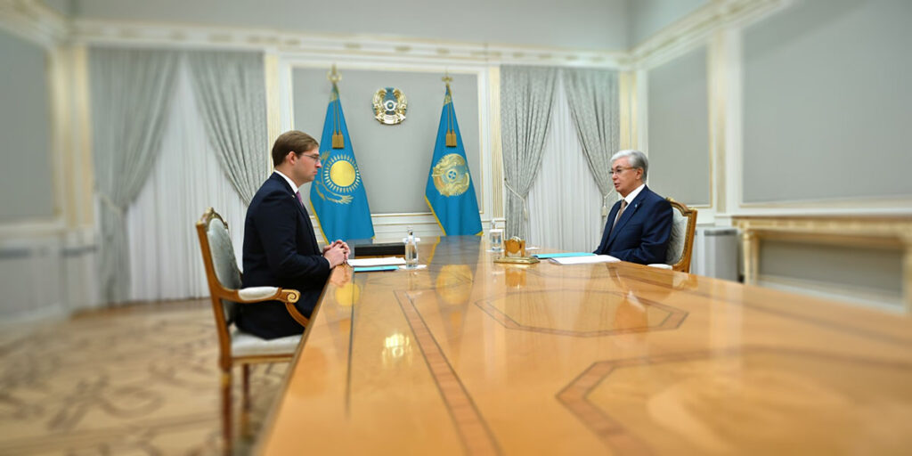 Президент Токаев поздравил Тимура Турлова с избранием на пост президента ФИДЕ